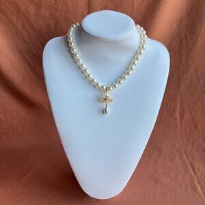 Brand new Vivienne Westwood  Pearl necklace in gold